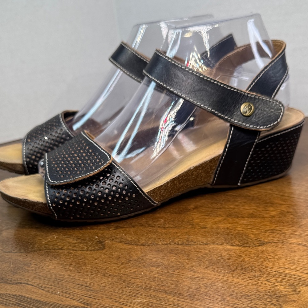 ComfortFit Black Women's Wedge Sandals with Adjustable Strap